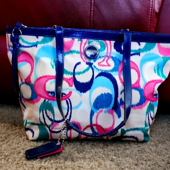 Coach Handbags - Coach Signature Handbag